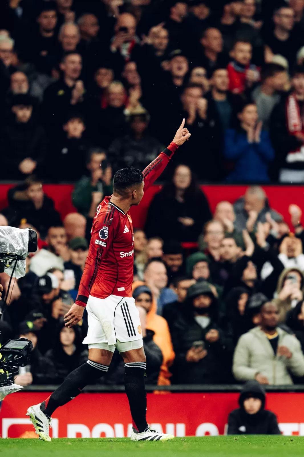 الدوري الإنجليزي : مانشستر يونايتد يتجاوز تشيلسي بثنائية