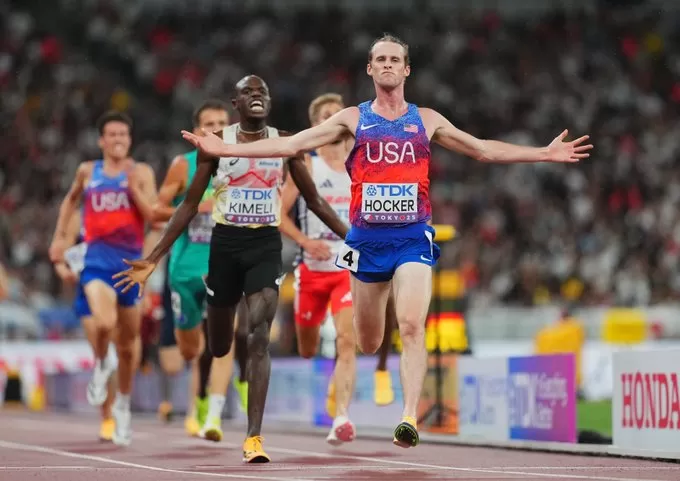 الأميركي هوكر يفوز بذهبية سباق 5 آلاف متر