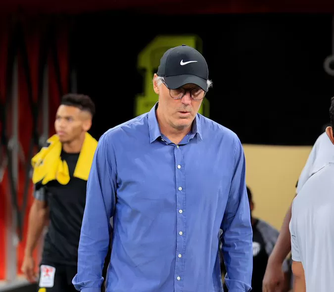 الاتحاد يُقيل مدربه بلان ويُكلّف حسن خليفة مؤقتًا