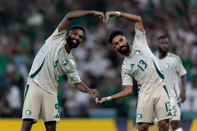 الأخضر يهزم إندونيسيا بثلاثة أهداف مقابل هدفين