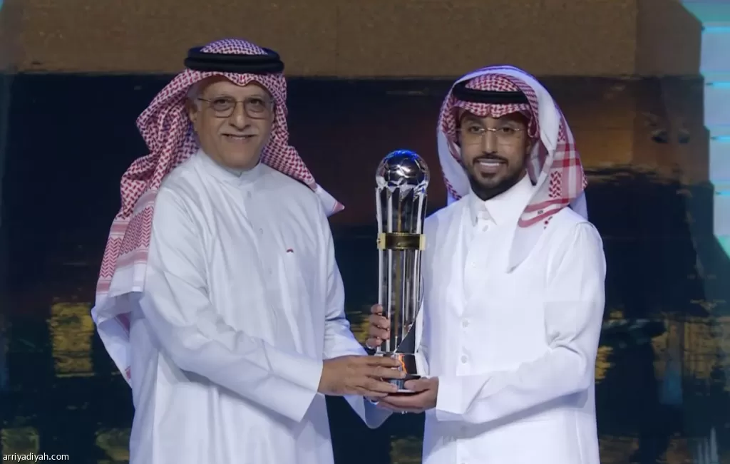 الدوسري أول سعودي يظفر بجائزة أفضل لاعب آسيوي مرتين