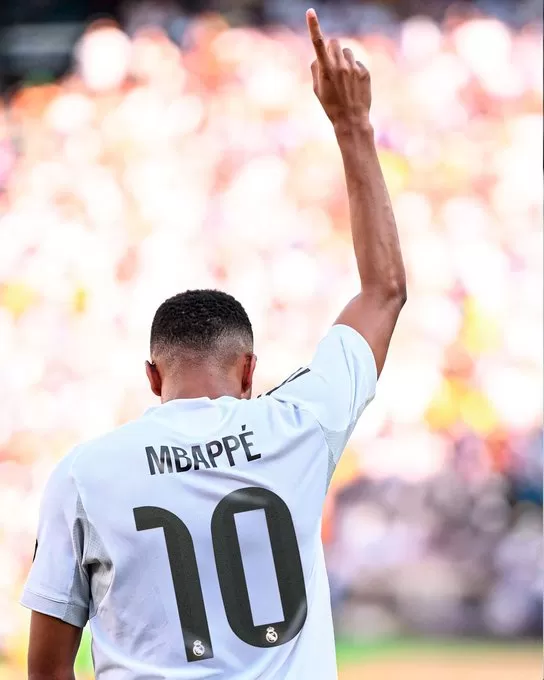 مبابي يتسلم جائزة الحذاء الذهبي غدا