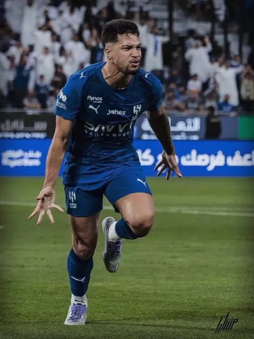 الهلال يقلص الفارق مع النصر بفوز صعب على الشباب