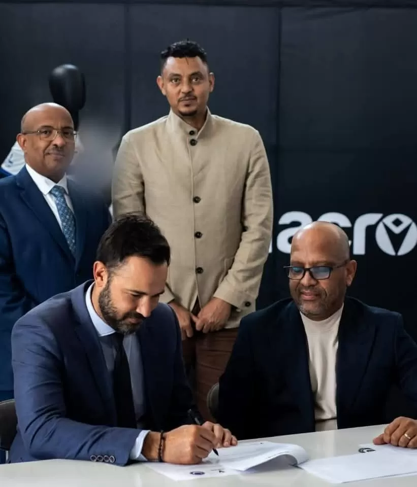 الهلال يوقّع عقد شراكة مع شركة "ماكرون" الإيطالية