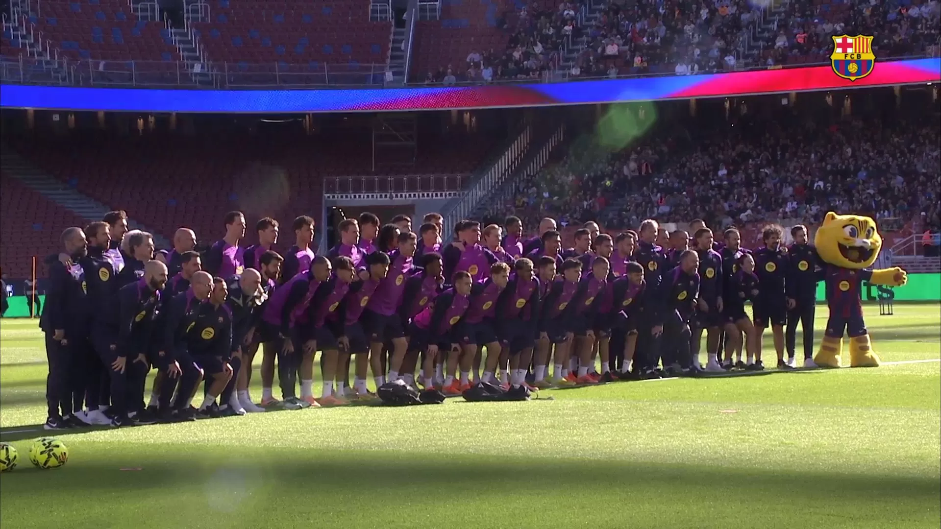 جماهير برشلونة تهتف لامين يامال في أول تمرين على ملعب كامب نو