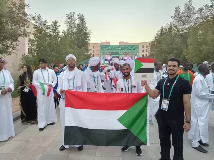 علم السودان يرفرف في سماء الرياض