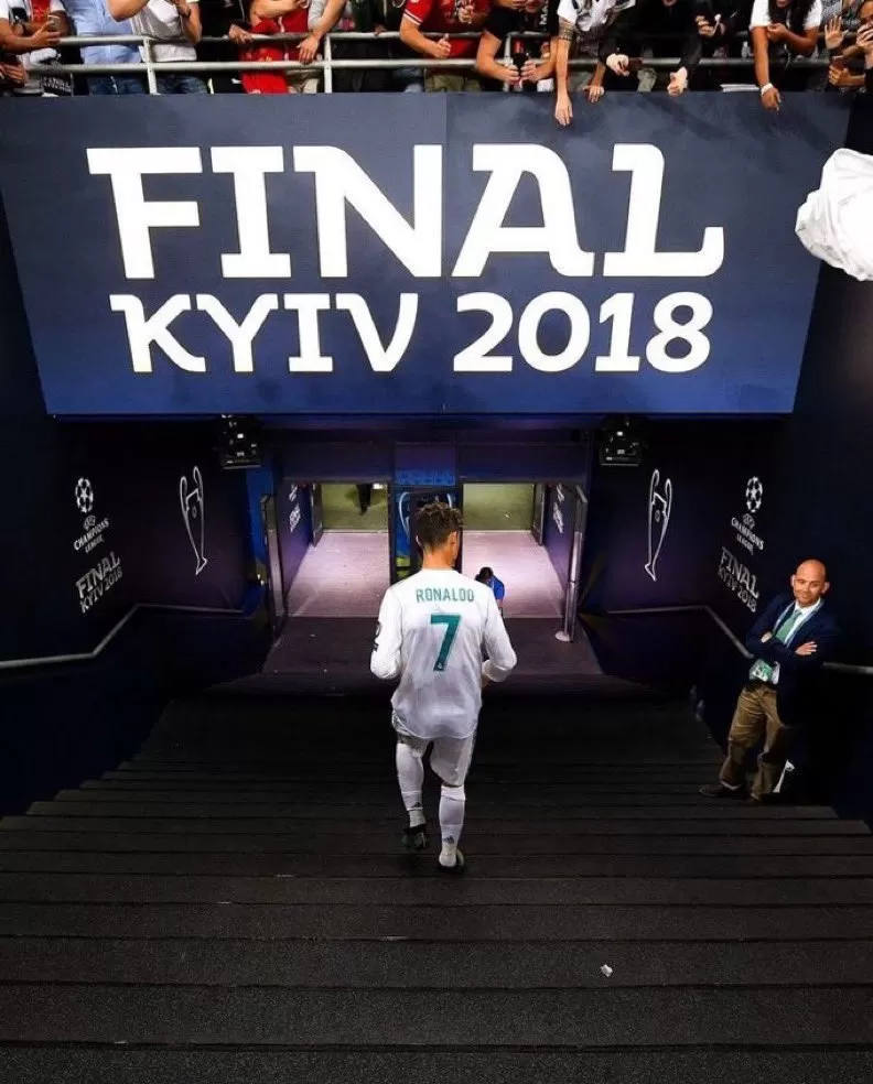 آيرلندا تهزم البرتغال ورونالدو ينال البطاقة الحمراء الأولى في مسيرته