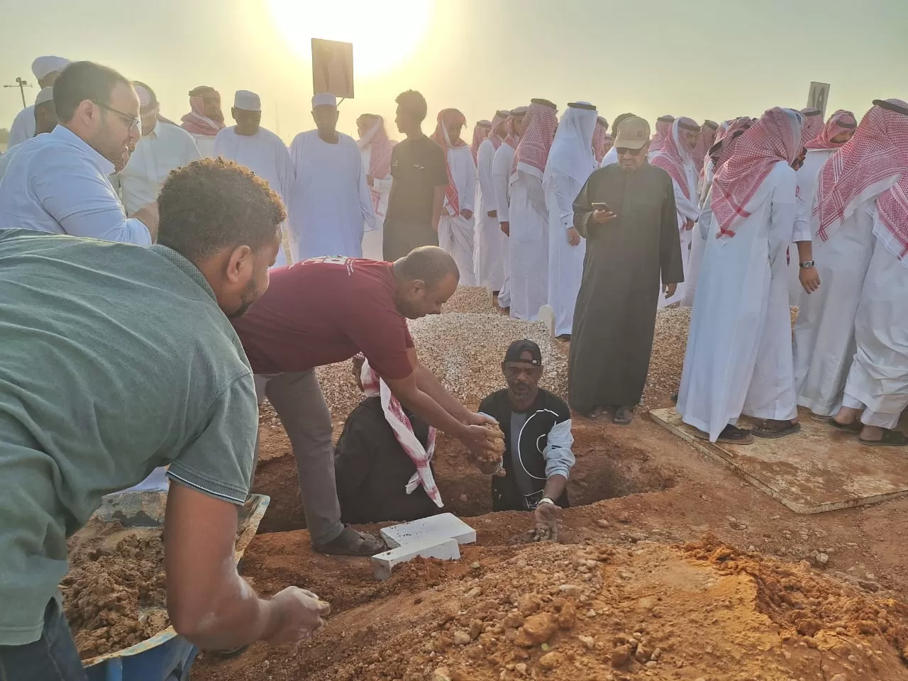 تشييع مهيب  للشاعر أبو شورة بمقابر النسيم