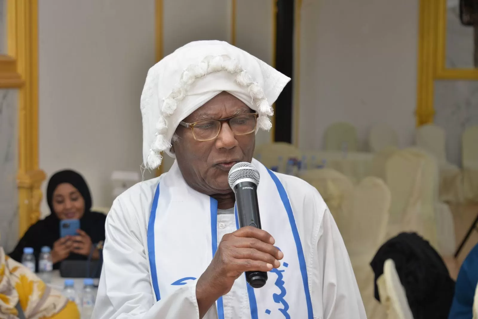 القنصل مصطفى الشريف يسجل موقف إنساني مشرّف مع  الشاعر الراحل