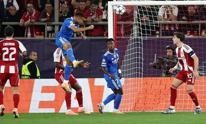 بعشرة لاعبين، تشيلسي يفرض التعادل مع آرسنال