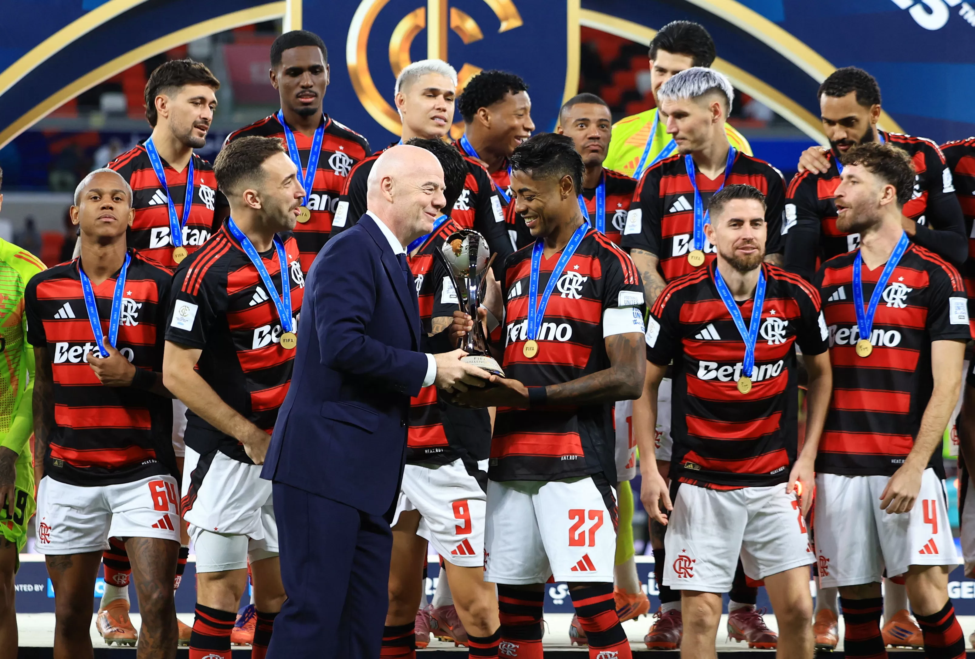 فلامنجو يهزم بيراميدز بثنائية ويتوج بكأس التحدي