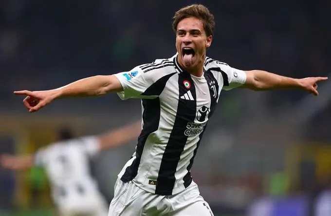 وريث فرنانديز المحتمل.. يونايتد يراقب جوهرة يوفنتوس