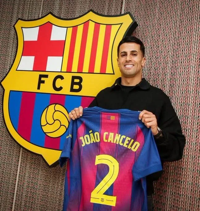 كانسيلو يرتدي شعار برشلونة قادمًا من الهلال السعودي