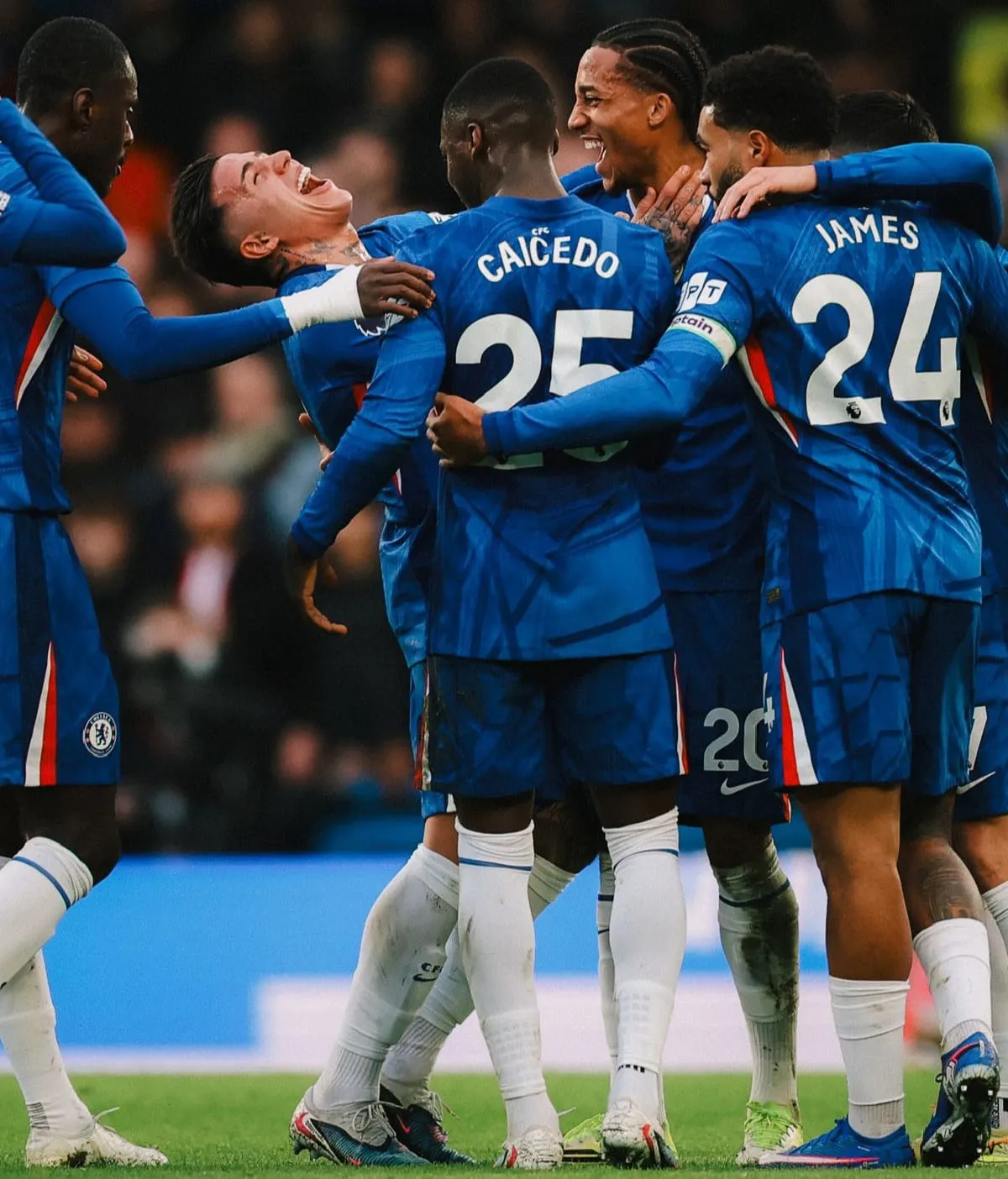 نوتينغهام يعطل مسيرة المدفعجية.. ومانشستر يونايتد يكسر سلسلة سيتي