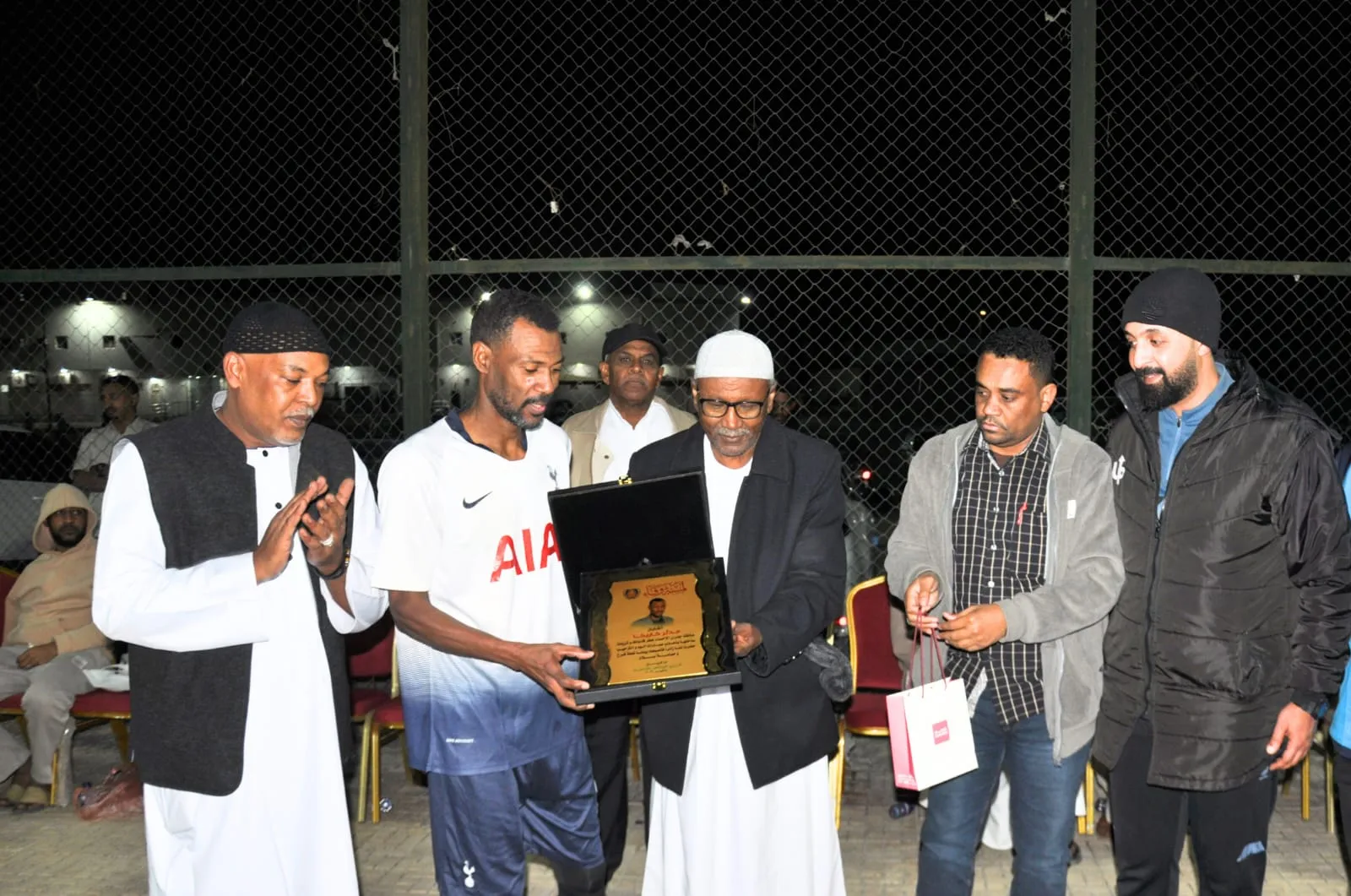 كرري يحتفي بهداف الهلال والمنتخب مدثر كاريكا