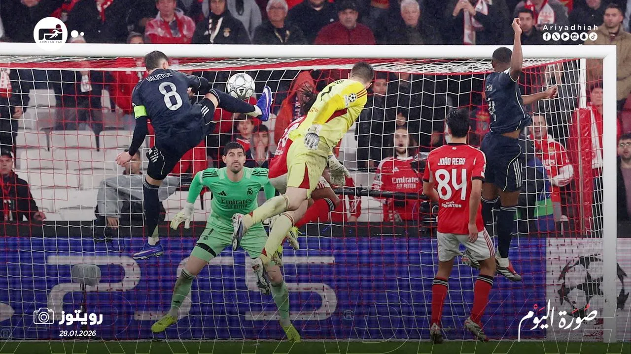 بنفيكا يُسقط ريال مدريد برباعية ويُدخله نفق الملحق الأوروبي