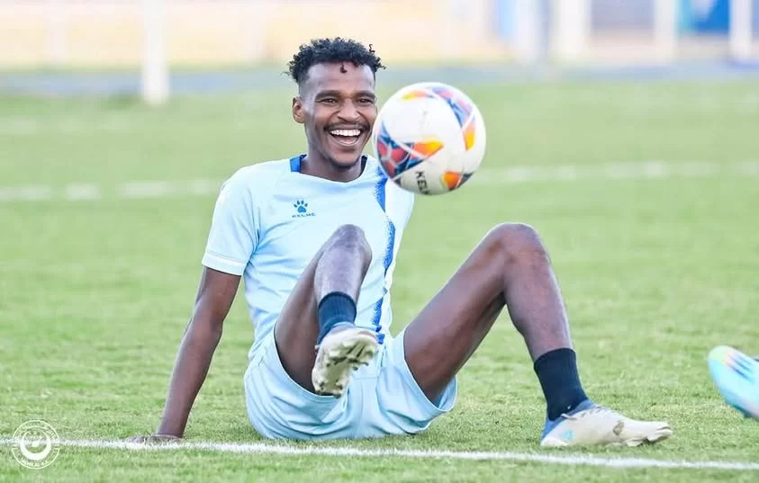 موفق صديق.. من أولتراس الهلال إلى المريخ