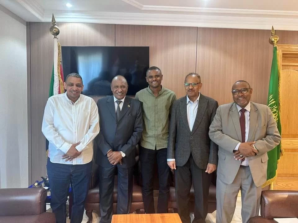 قنصلية السودان تستقبل قائد الهلال والمنتخب الوطني "بشة"